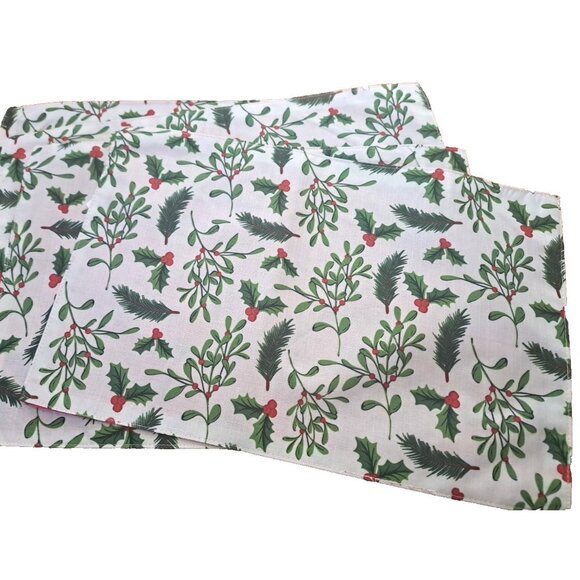Christmas House Placemats Set of 4 White Holly Berry Holiday Festive 18x12 - Picture 1 of 4